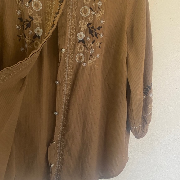 J. Jill Embroidered Boho Blouse Size Medium Brown Floral Peasant Top - Picture 4 of 10